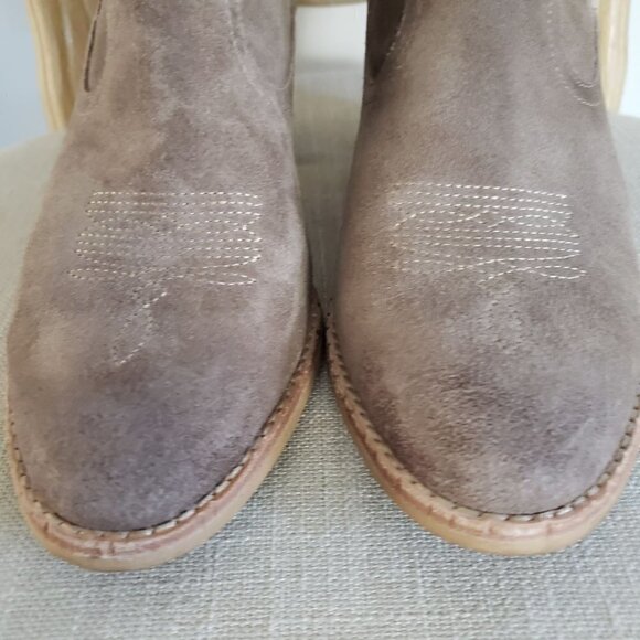NEW Dolce Vita Taupe Suede Western Toe Stitched Chelsea Ankle Stack Heel Bootie - Picture 6 of 14